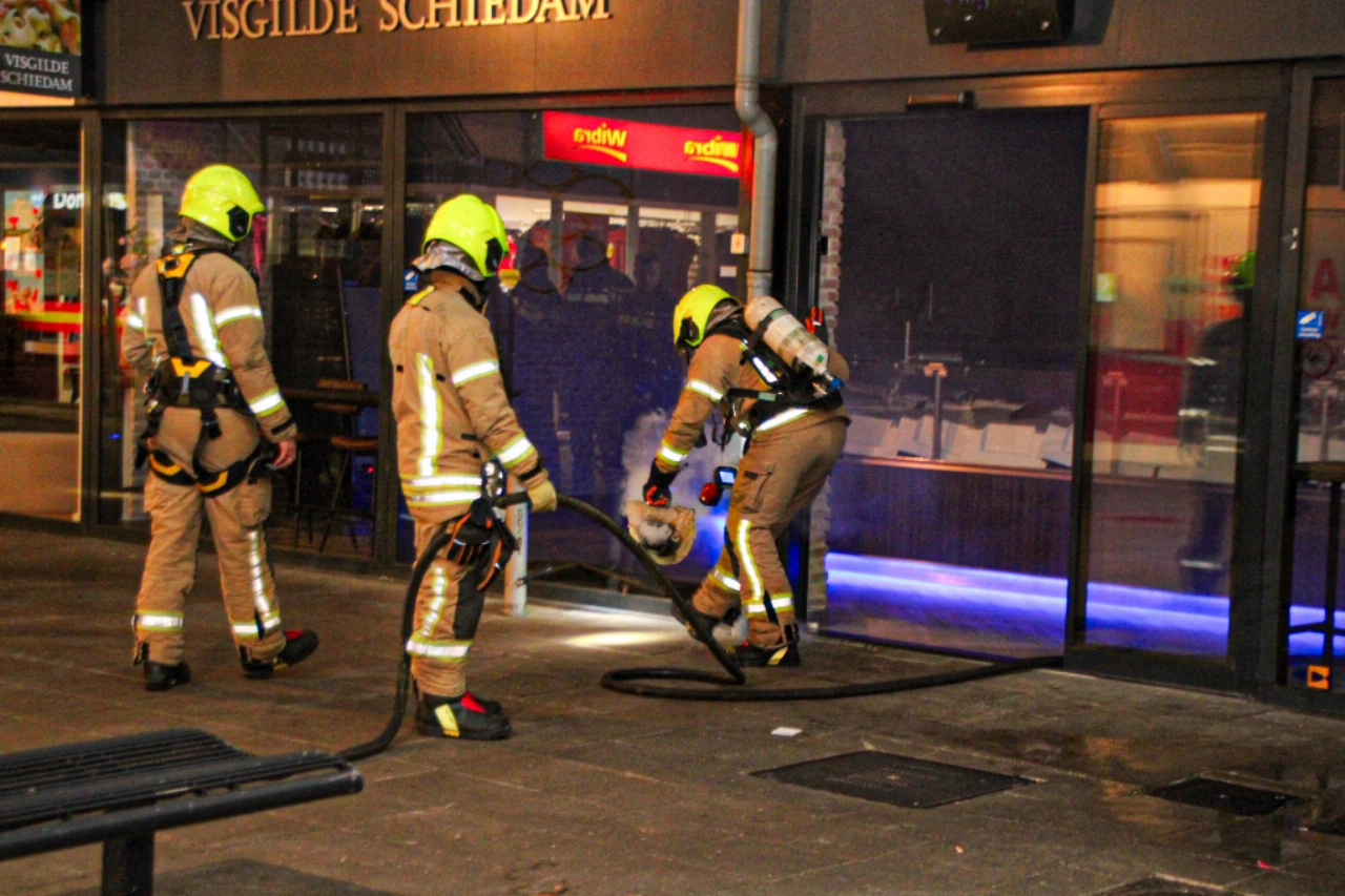 Viswinkel vol rook